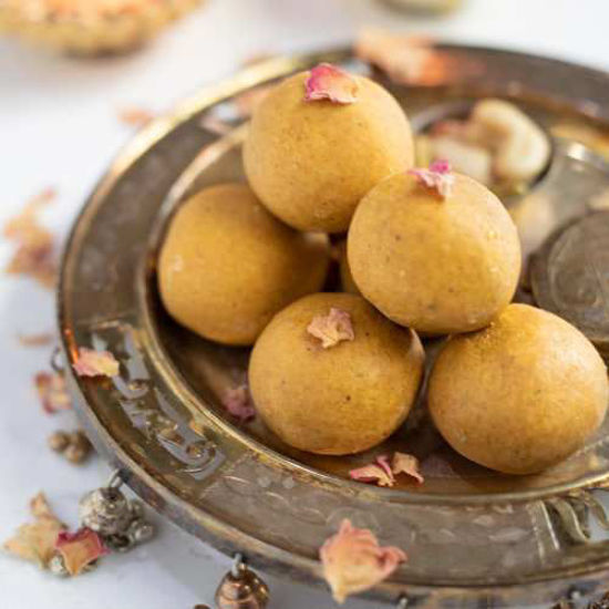 Desi Ghee Besan Laddu